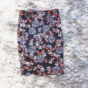💰3/$30Floral Bodycon high waisted skirt